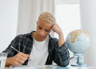 Najczęstsze trudności studentów online – jak je pokonać? sopocka.edu.pl - 195-najczestsze-trudnosci-studentow-online-jak-je-pokonac.webp